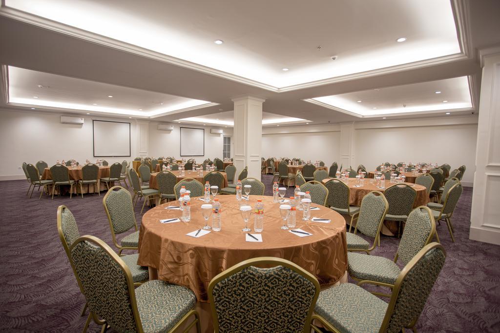 Same Hotel Malang Kültér fotó