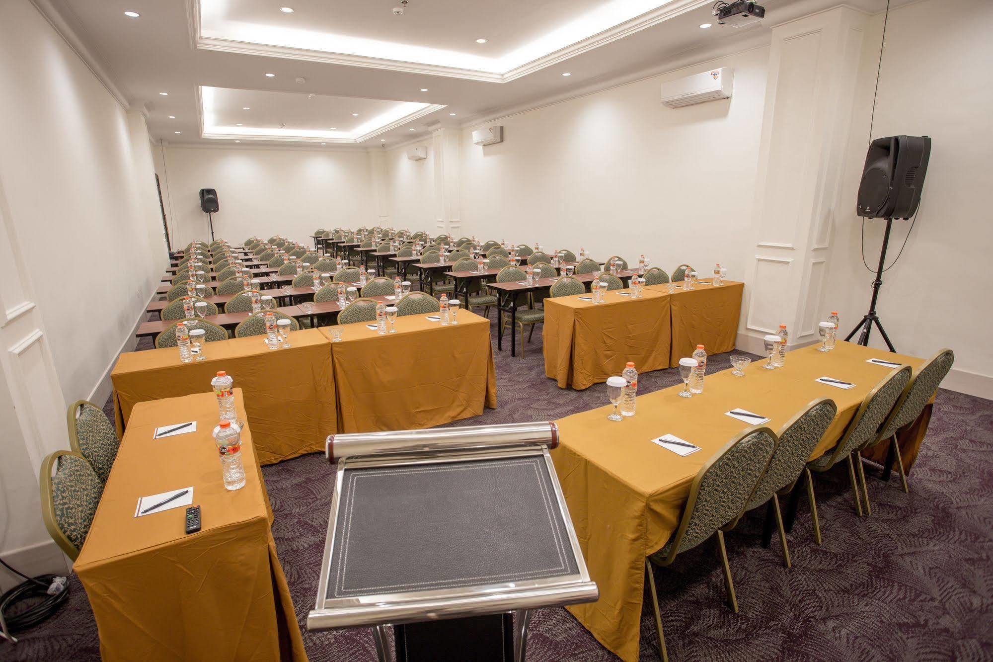 Same Hotel Malang Kültér fotó