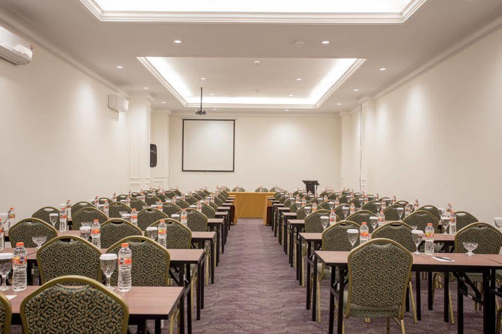 Same Hotel Malang Kültér fotó